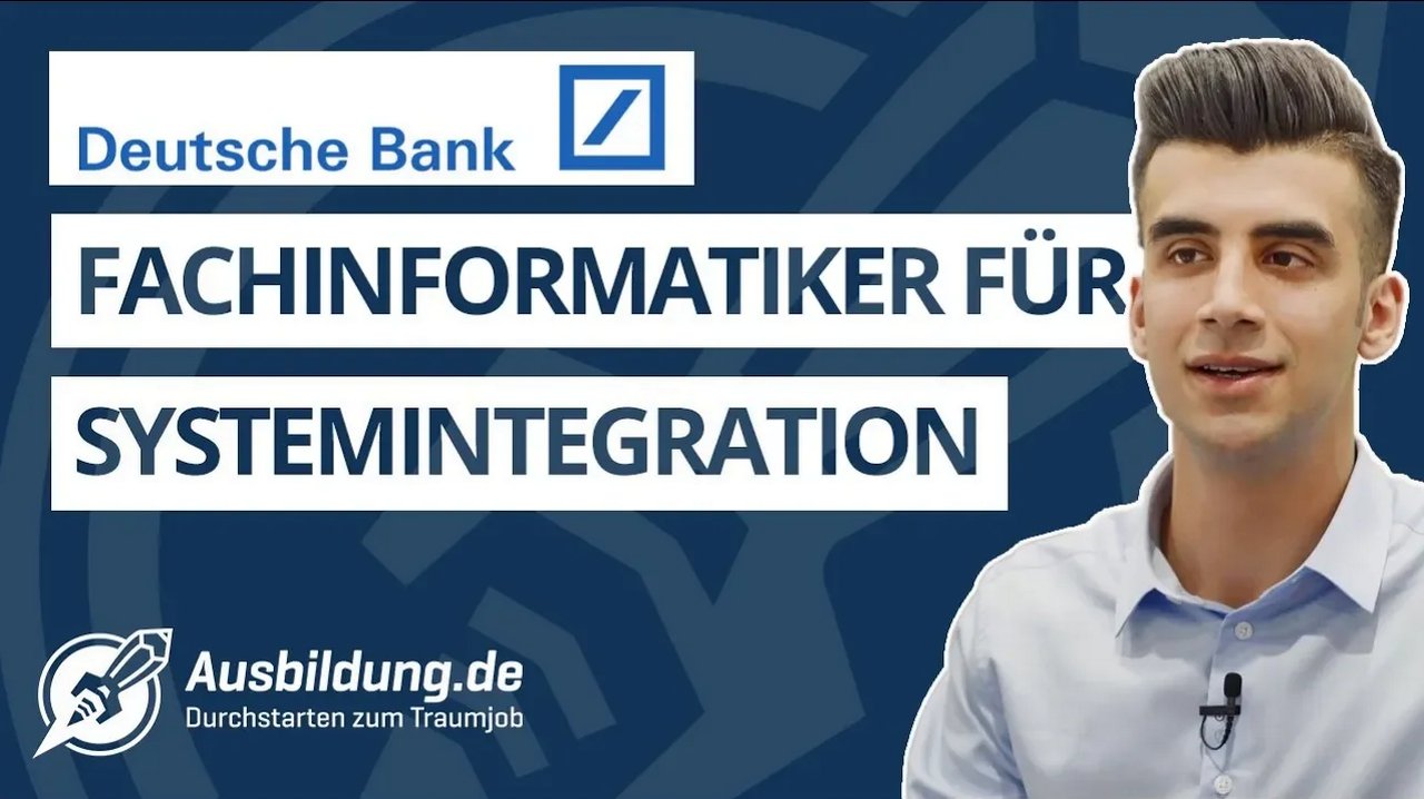 Johannes mit einem Schriftzug Fachinformatiker für Systemintegration