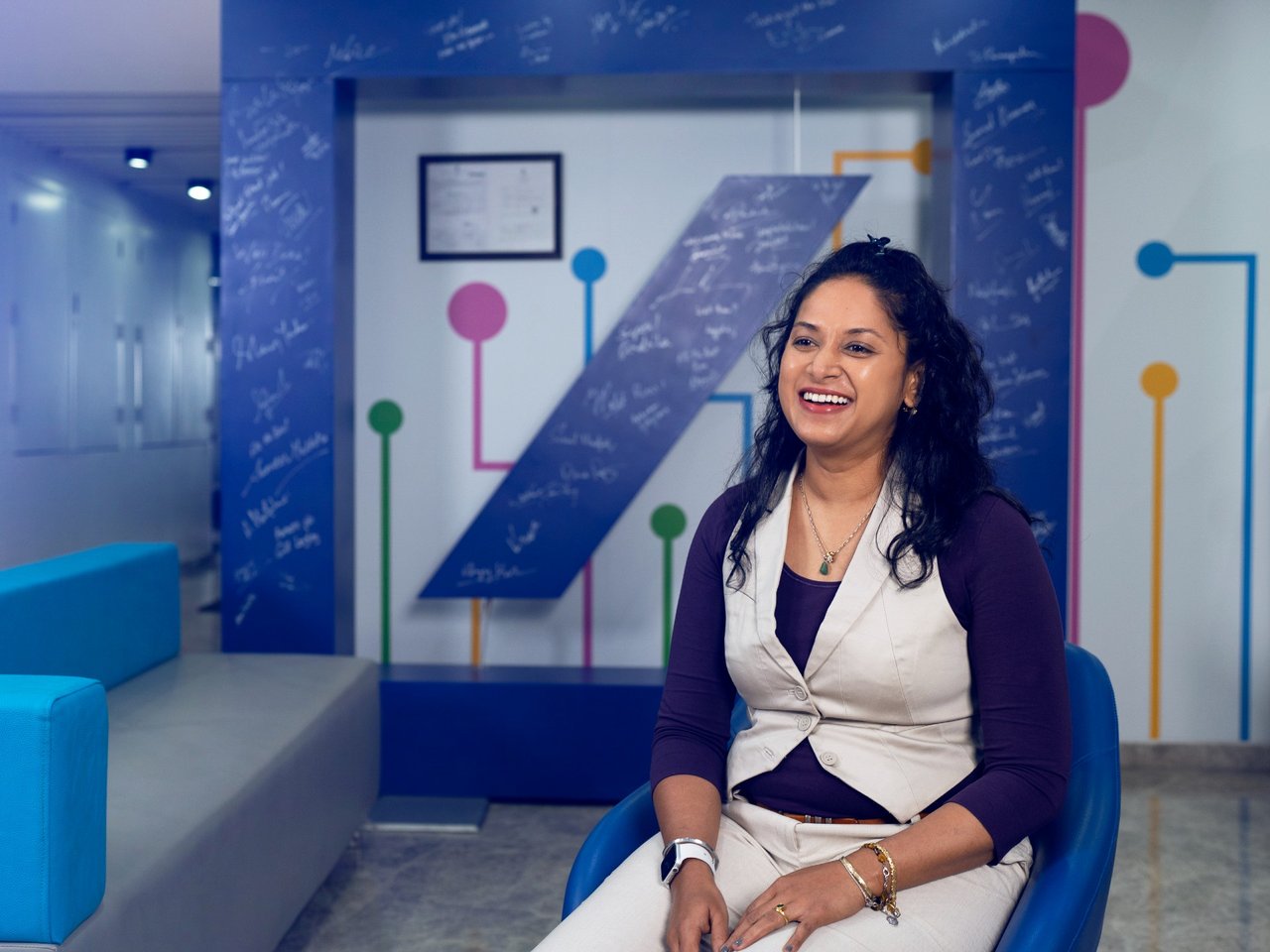 smiling woman in front of Deutsche Bank Logo