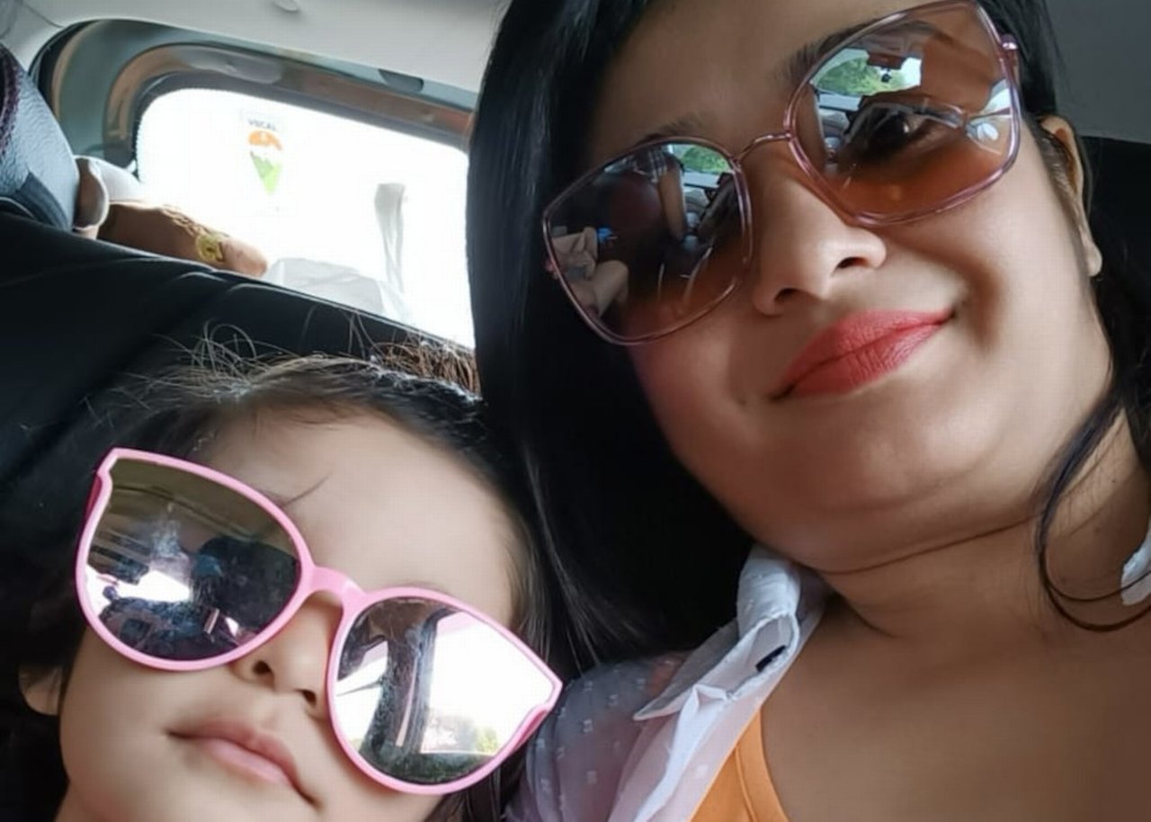 Portrait of Arpita with daughter