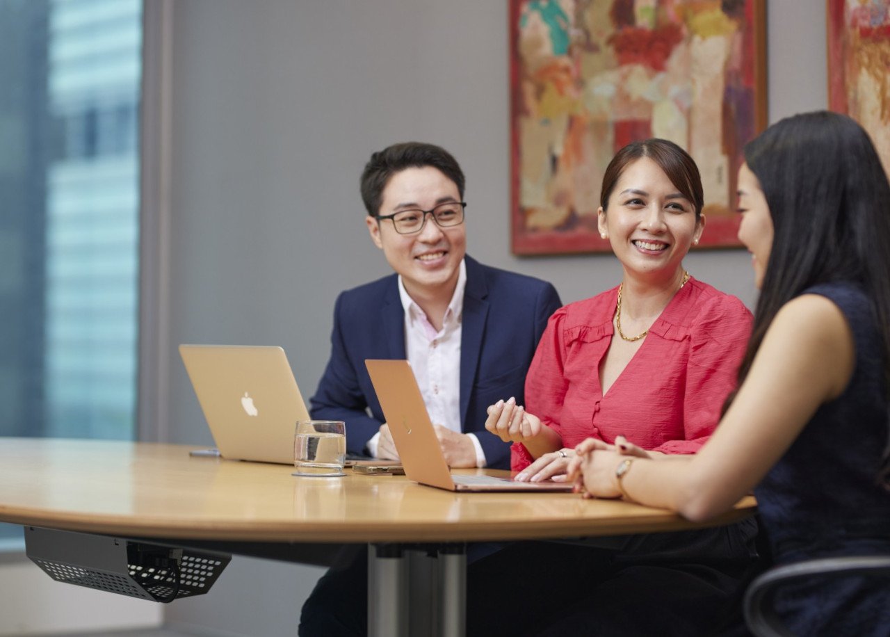 Deutsche Bank colleagues in conference room with laptops
