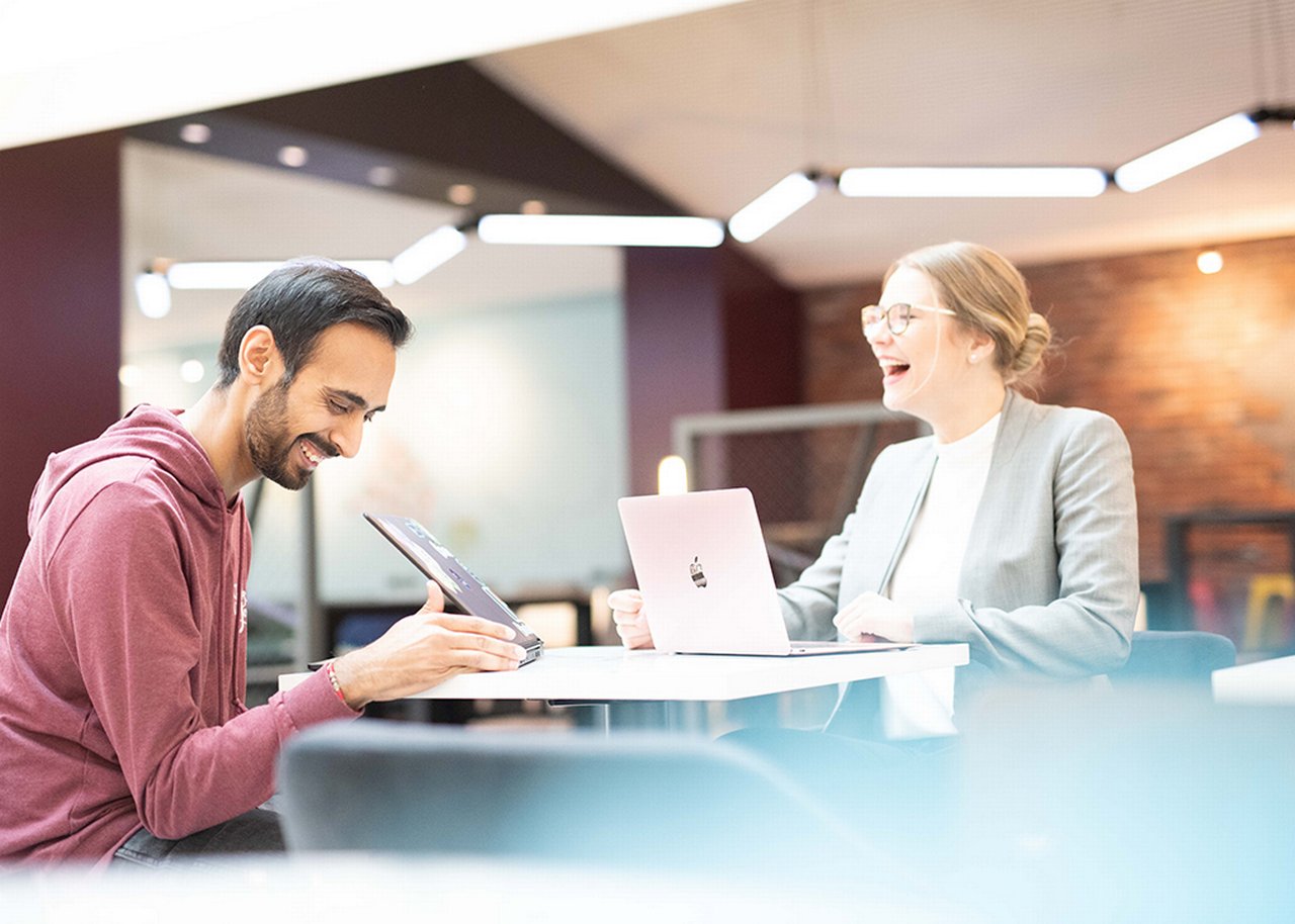 Dipesh in einem Business-Meeting