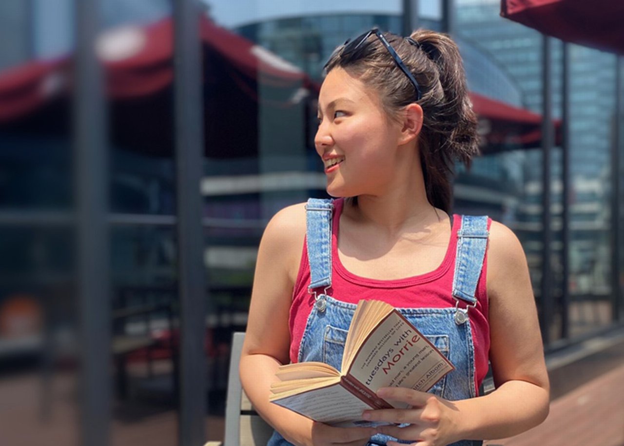 Tori laughs and has opened a book