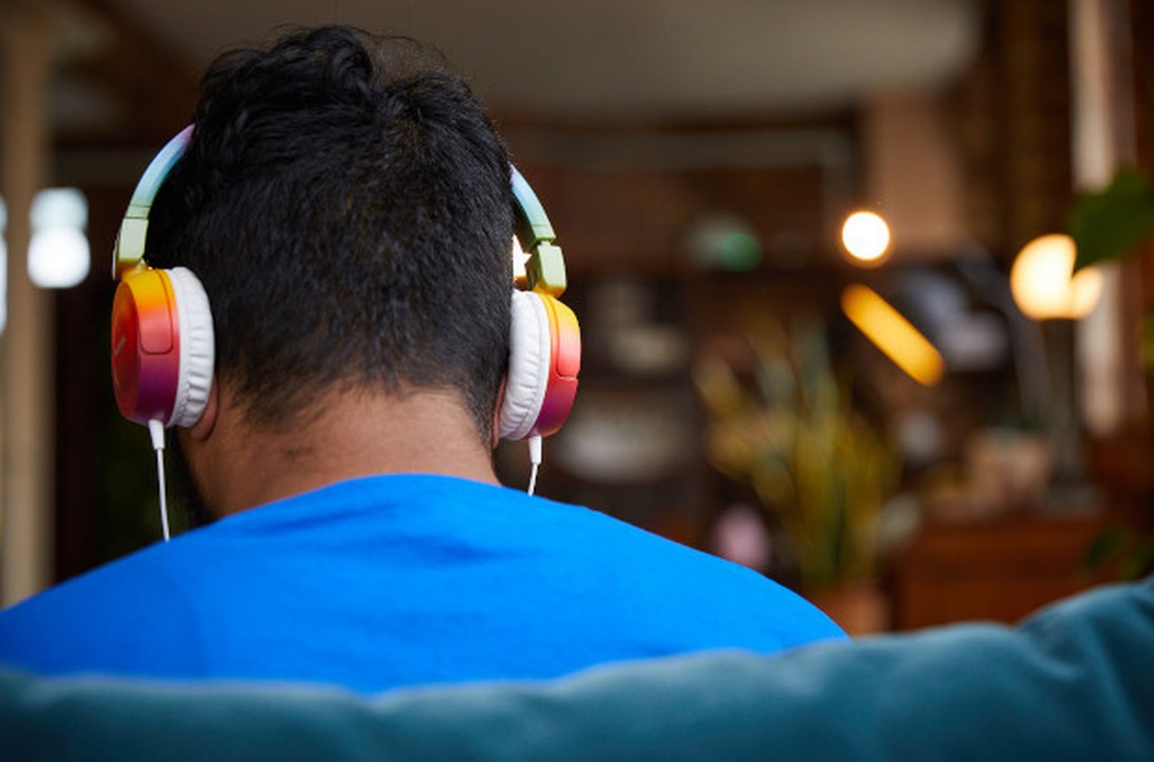 Man´s back in headphones