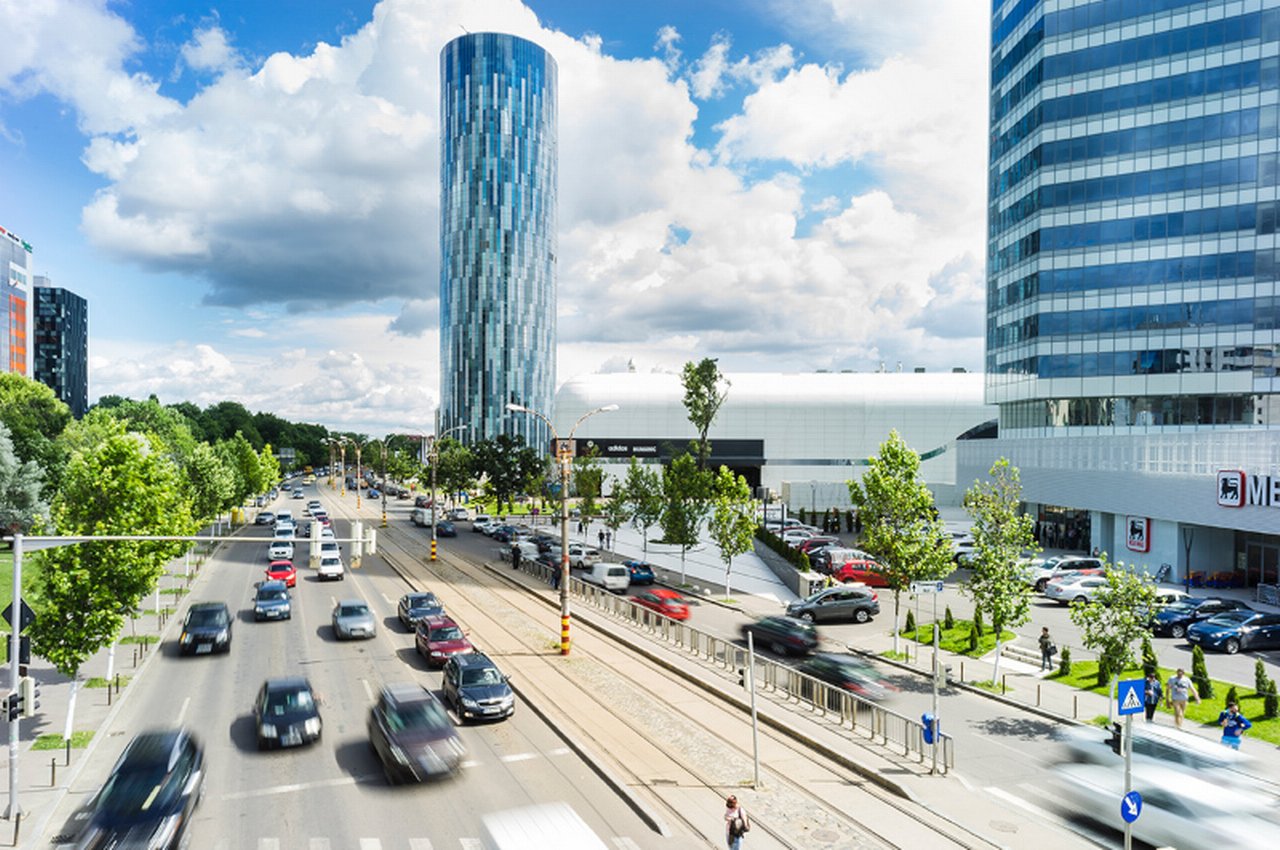 Geschäftsviertel mit Hochhäusern in Bukarest