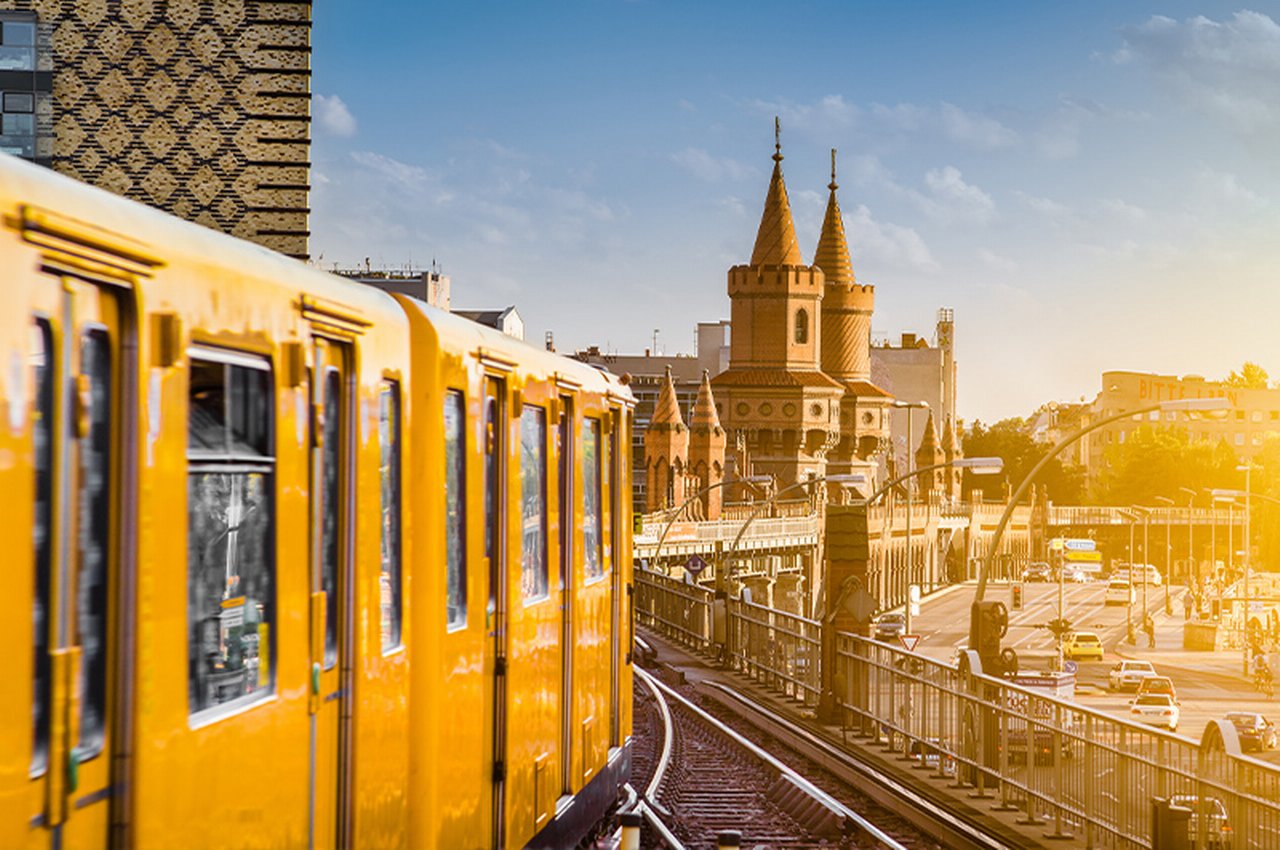 Stadtansicht Berlin mit U-Bahn