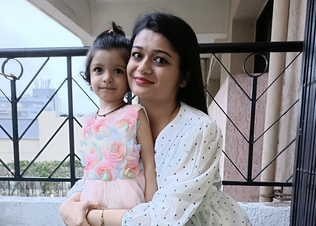 Portrait of Arpita with her daughter