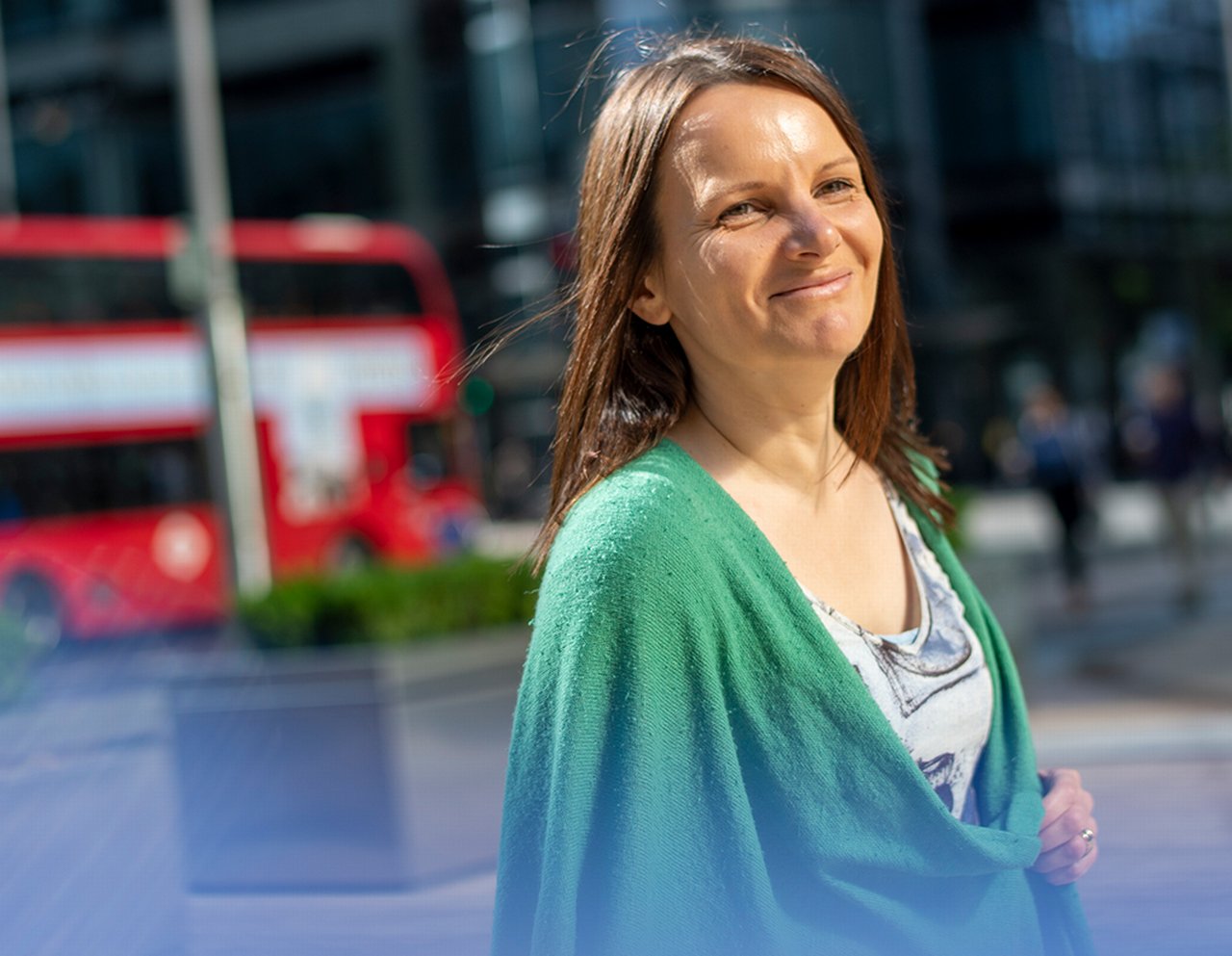 Nathalia is smiling in front of a London bus