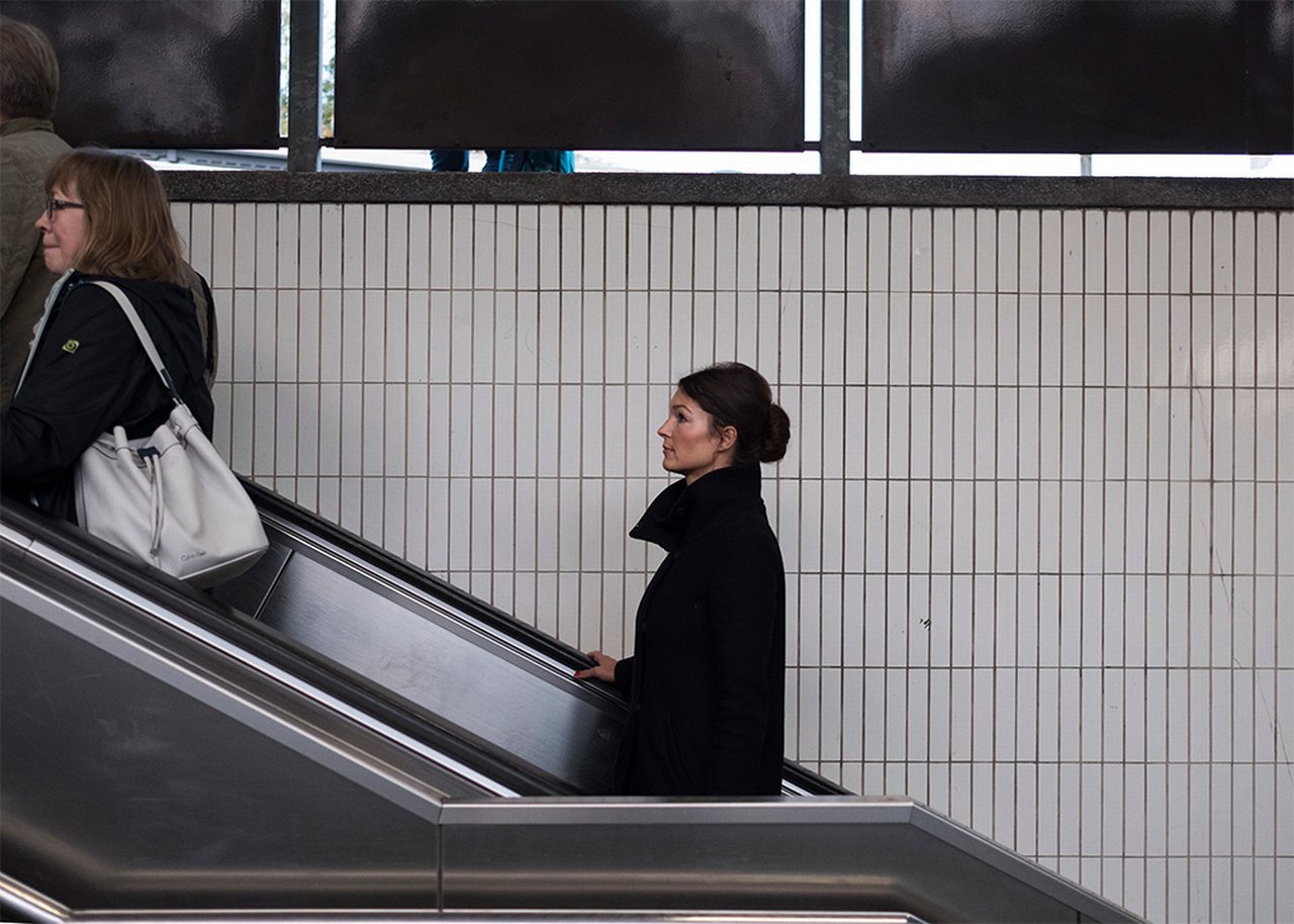 Juliane is going up an escalator
