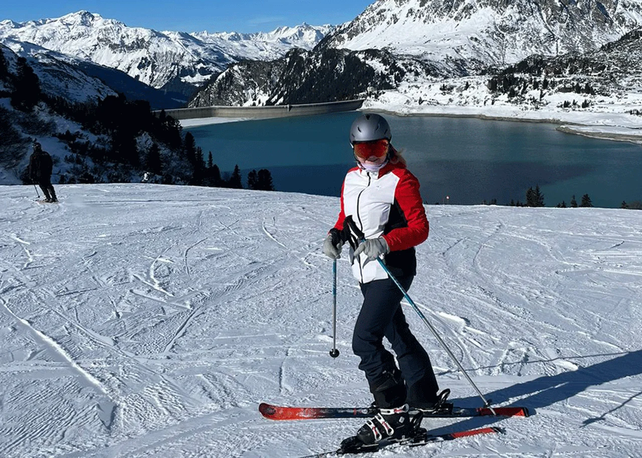 Nina skiing