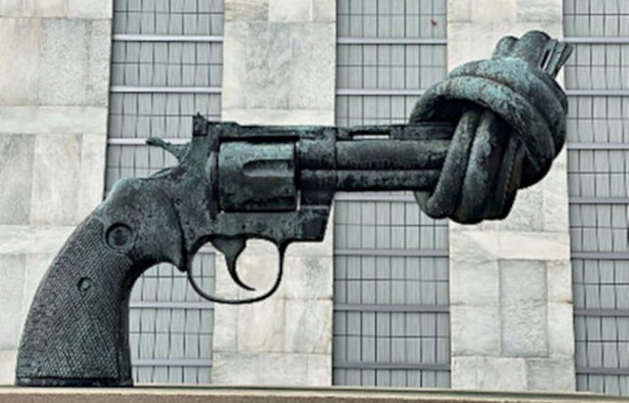 Reuterswärd Skulptur „Non Violence“