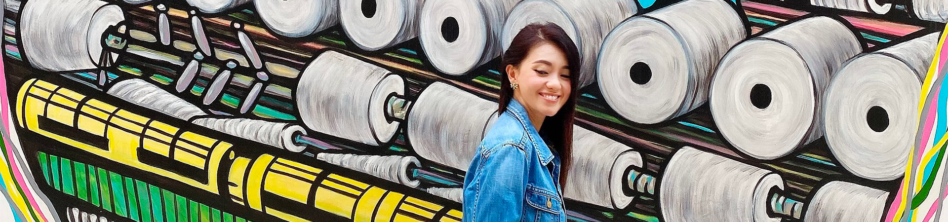 Katherine in front of a big graffitti mural