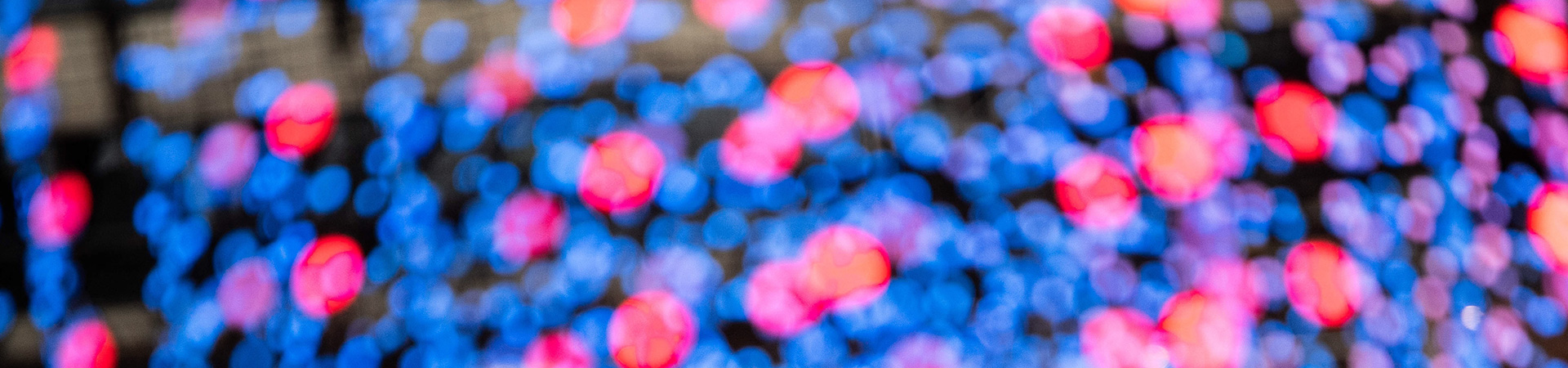 Bühnenbild: Fokussierte Lichter im Hintergrund